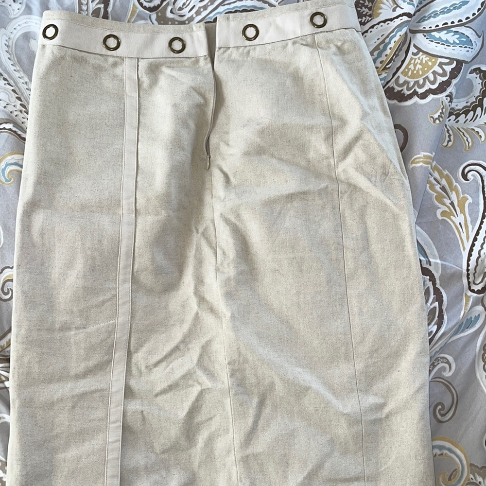 I only wore once and it’s been sitting in my closet forever. I brought this 2009